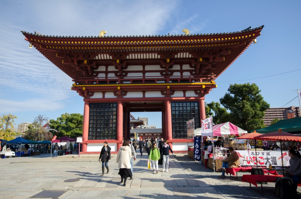 四天王寺是日本最古老的寺廟之一參觀這座美麗的寺廟時，一定要看看五層寶塔和極樂淨土花園的內部。圖/123RF圖庫