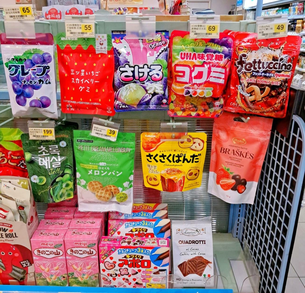 國內便利商店也有販賣味覺糖，這幾乎是日本的國民零食。圖/攝影李明玲拍攝