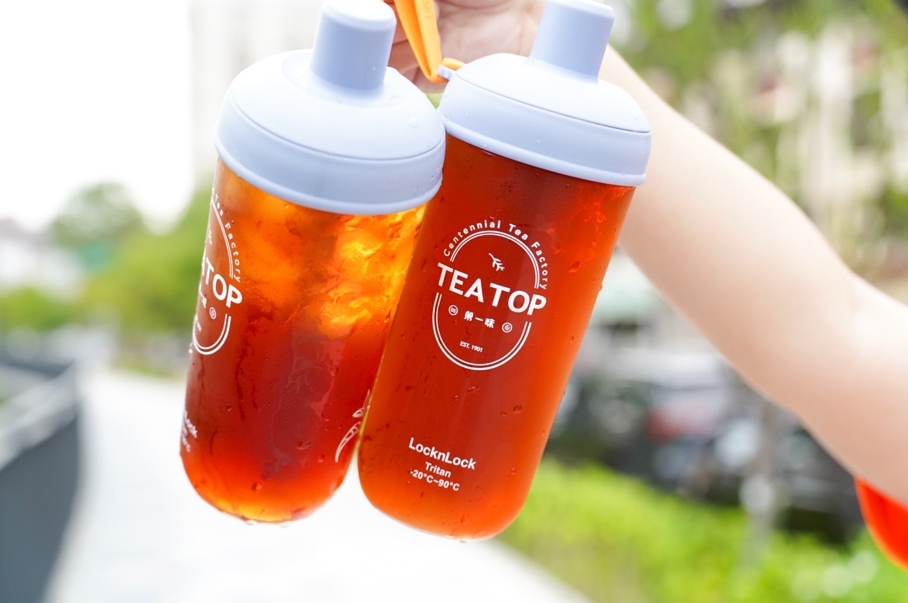 TEATOP精心挑選台灣高品質的茶葉，以其原始的茶味加上獨特創意，滿足民眾消暑、品茗的需求。（圖/編輯李美心拍攝）
